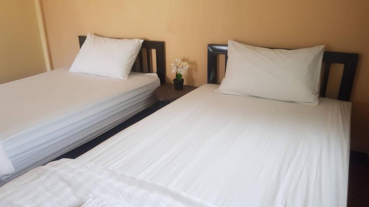 P.L.P Guesthouse - Mae Hong Son Buitenkant foto